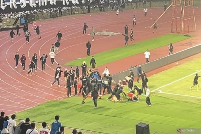 PT LIB Kecam Kericuhan Penonton Pascaduel Klasik Persib vs Persija